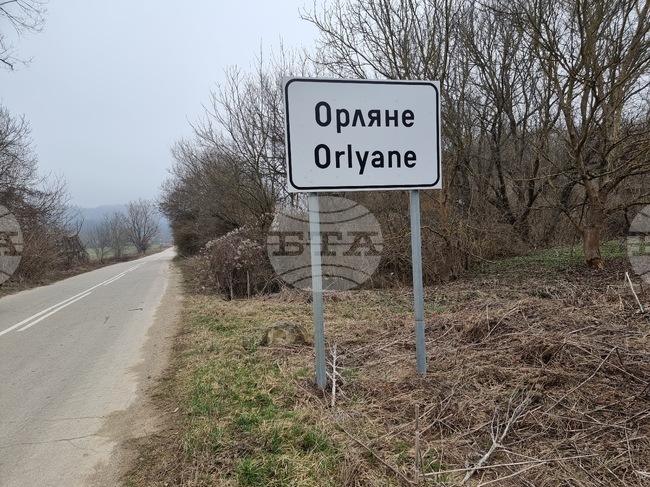 Временно е ограничено движението по пътя Ловеч – Угърчин в участъка Орляне – Угърчин поради свличане на земна маса