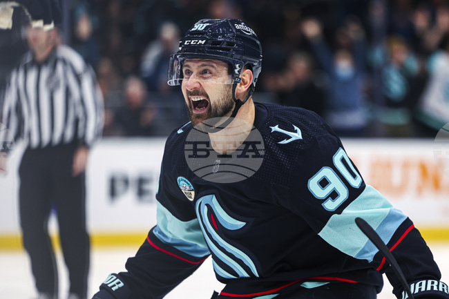 Ледената настилка издава странен шум, категоричен е словашкият национал по хокей на лед Томаш Татар