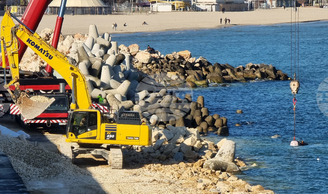 Варна - вълнолом - ремонт