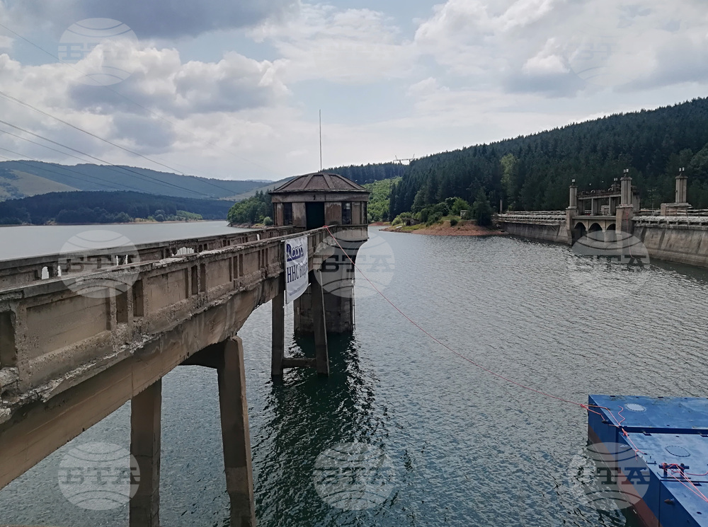 Количеството вода в язовир "Студена" е достатъчно и няма опасност за преминаване към режим на водата, съобщиха от Областна администрация Перник