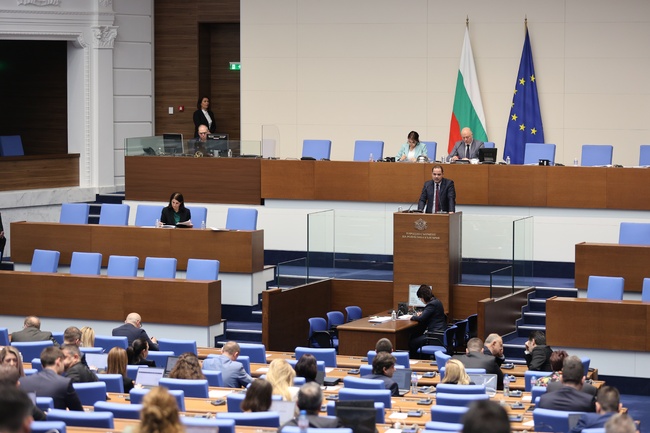 След изслушването на вътрешния министър в оставка за последните инциденти с мигранти парламентарните групи излязоха с различни оценки и предложения