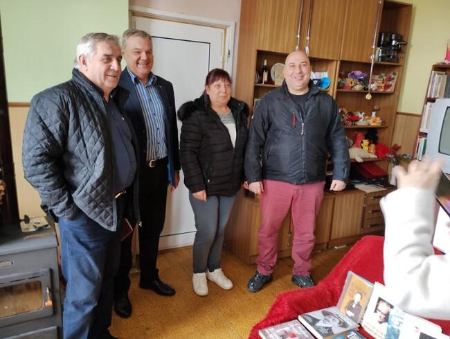 АБВ: Румен Петков и Иван Аспарухов дариха книги на три мездренски читалища