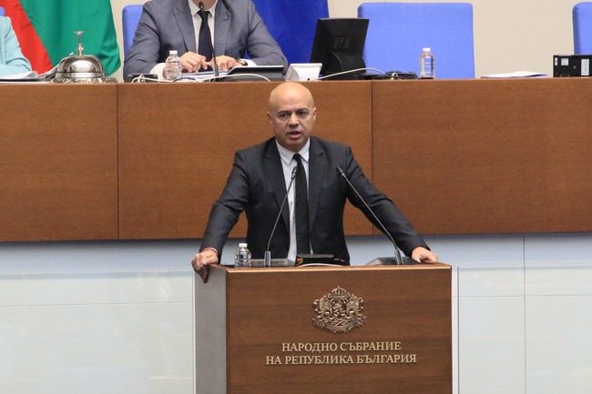 БСП: Абсурд! ГЕРБ протестира срещу ГЕРБ за мигрантите