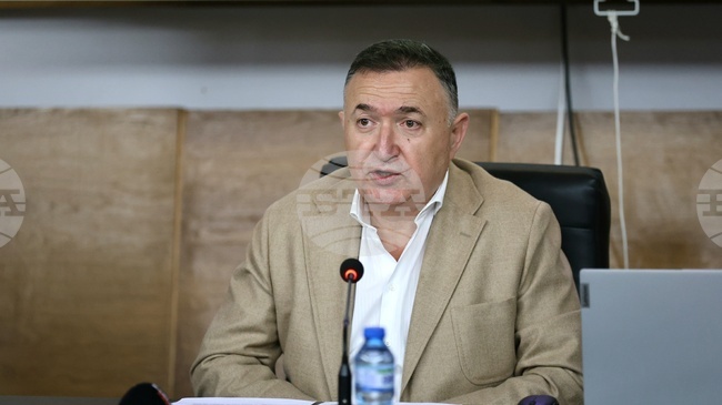 Торби с животински тор са били изхвърлени на пътя София - Бургас между Карлово и село Васил Левски 