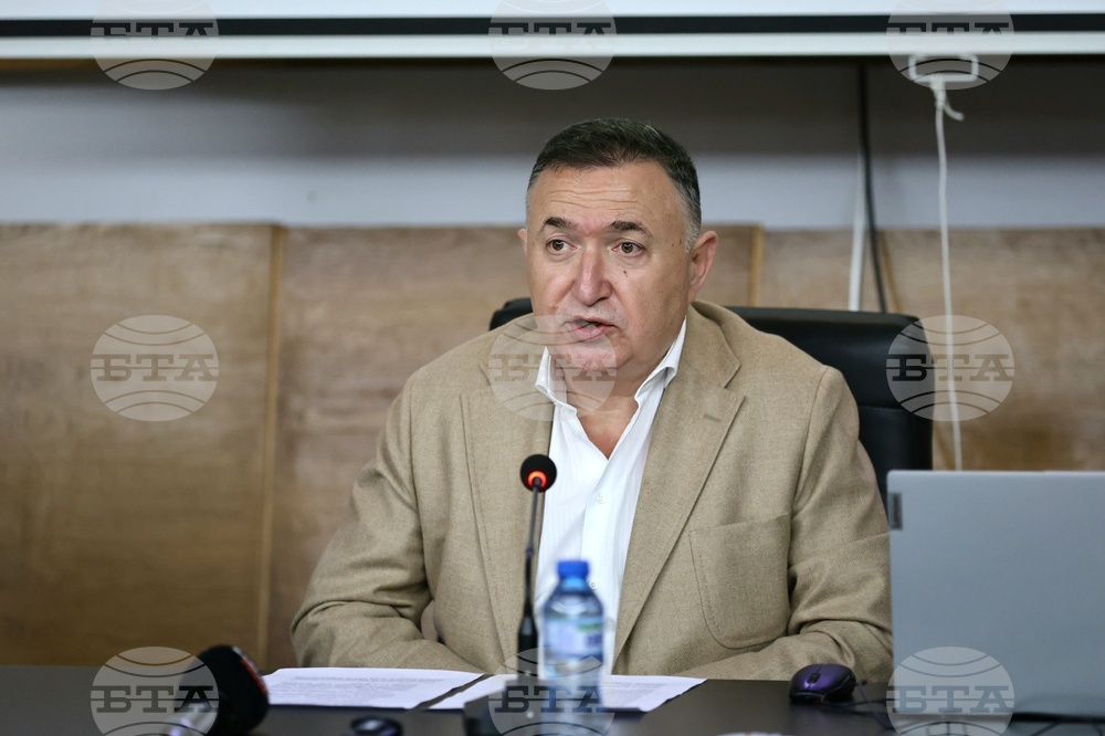 Торби с животински тор са били изхвърлени на пътя София - Бургас между Карлово и село Васил Левски 