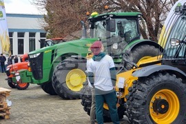 Ямбол - Тракийски университет - изложение на земеделска техника