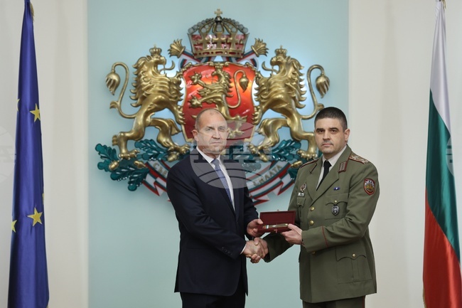 Румен Радев - Данаил Баев - висше офицерско звание - удостояване