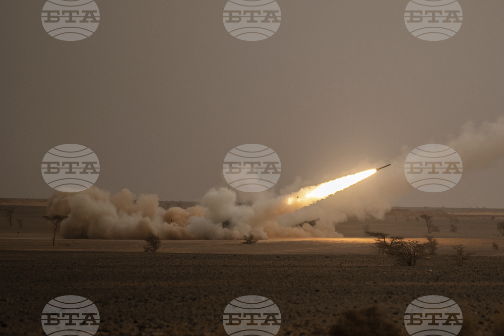 Гръцкият парламент е одобрил покупката на система за залпов огън от Израел, твърдят източници на Ройтерс