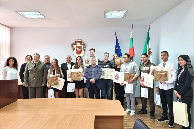 Разград - ученици - конкурс - награди