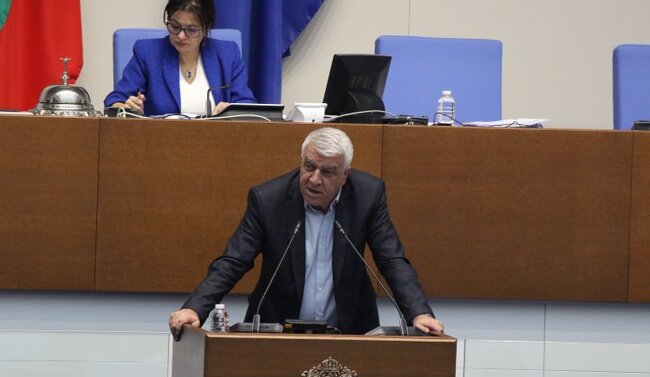 БСП: За оръжия за Украйна може, а за българското образование не може