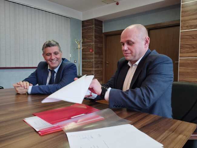 Община Банско: Кметът Стойчо Баненски подписа споразумения с МРРБ за финансиране на обекти в община Банско