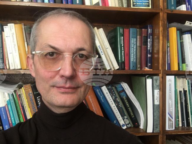 За тъгата на физиката в съвременния свят, разказва проф. Свилен Костов от Югозападния държавен университет на Джорджия