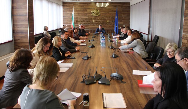 Министър Цеков към кметове: Тази седмица подписахме най-много споразумения за общински проекти, наслука да ви е работата