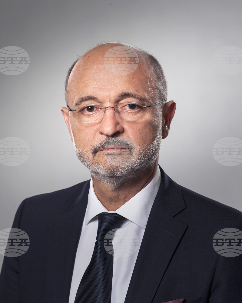 Асен Меджидиев остава служебен министър на здравеопазването - биография