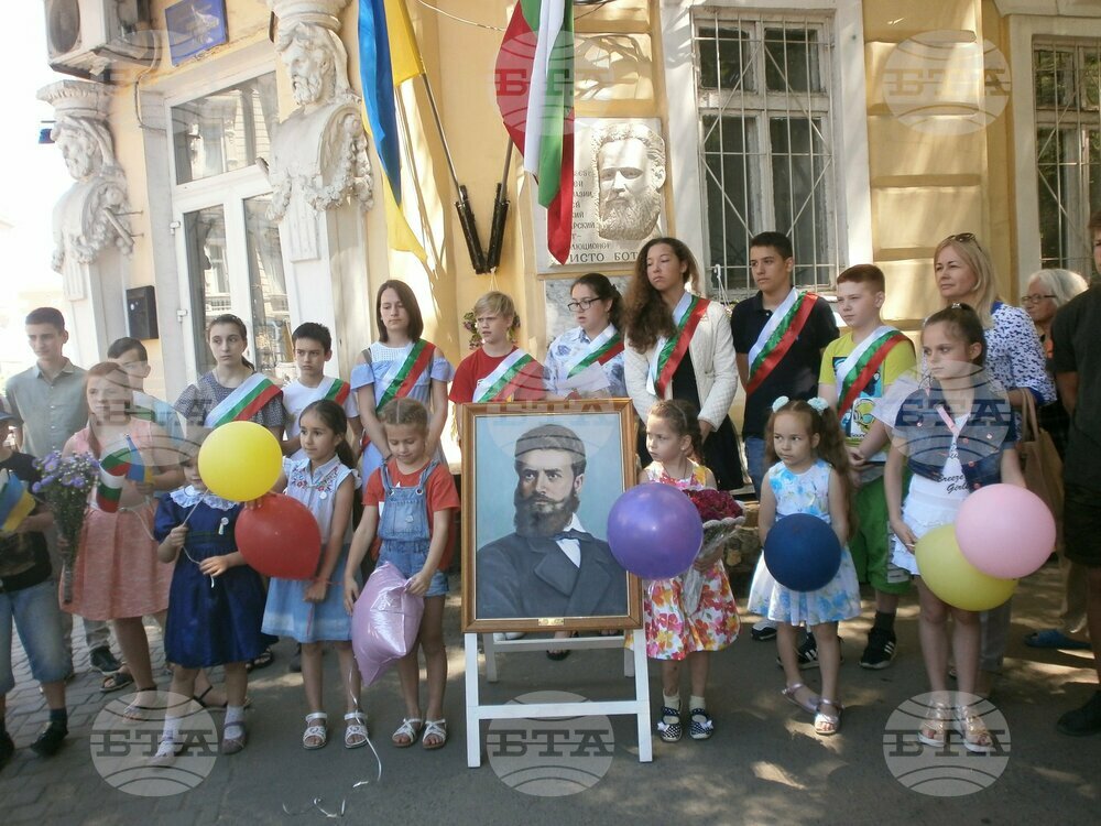 МОН одобри за финансиране проектите на 141 български неделни училища в чужбина