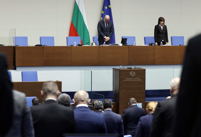Parliamentary Sitting Begins with Minute of Silence in Memory of Bulgarian Patriarch Neophyte