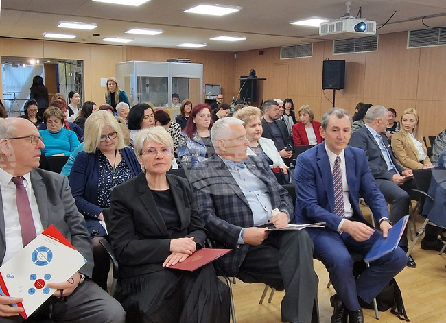 Все повече се налага използване на информационни технологии, подкрепящи възрастните хора в домашна среда, каза заместник-министър Елка Налбантова