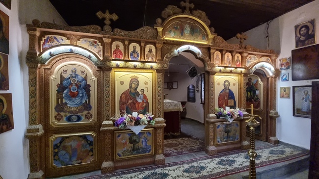 Иконостасът на църквата „Света Троица“ в Сливен е дело на ученици от художествената гимназия
