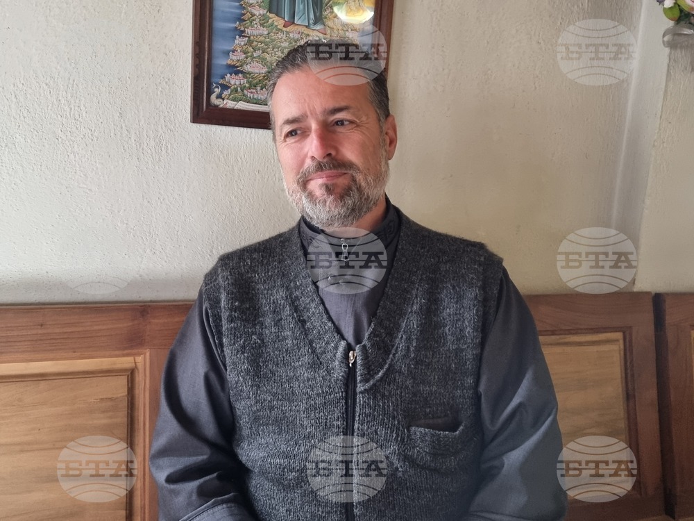 Сливен - храм "Света Троица" - иконостас - отец Иван Янков