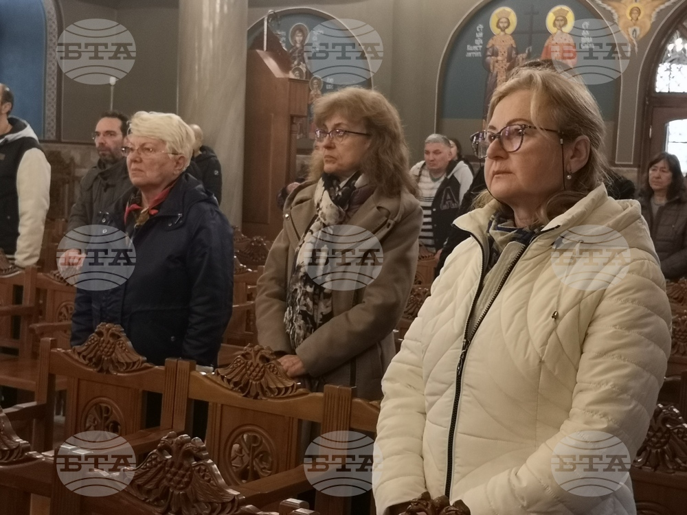 Пловдив - храм „Света Марина“ - патриарх Неофит - заупокойна молитва