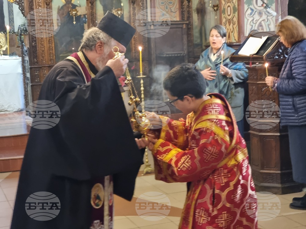 Кърджали - храм „Св. Георги Победоносец” - патриарх Неофит - заупокойна панихида