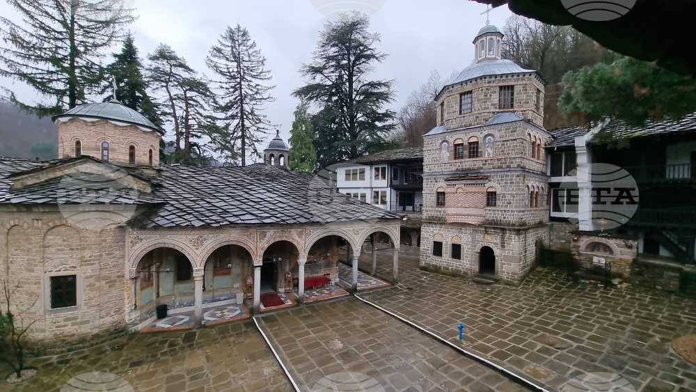Троянски манастир - патриарх - заупокойна - света литургия
