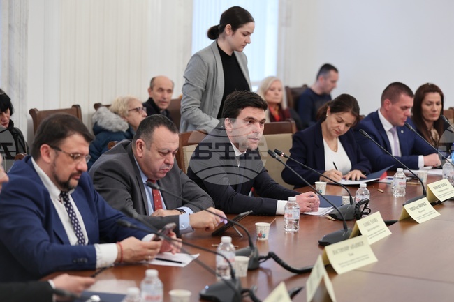 Народно събрание - Временна комисия за проверка на факти и обстоятелства, свързани с дейността на групата около Мартин Божанов