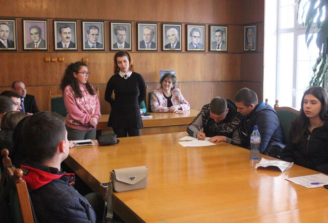 Община Плевен: Идеи за съвместни инициативи обсъдиха ученици в Плевен