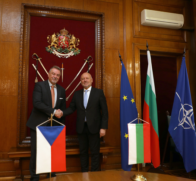 Министърът на отбраната Тодор Тагарев се срещна с новоназначения посланик на Чехия в България 