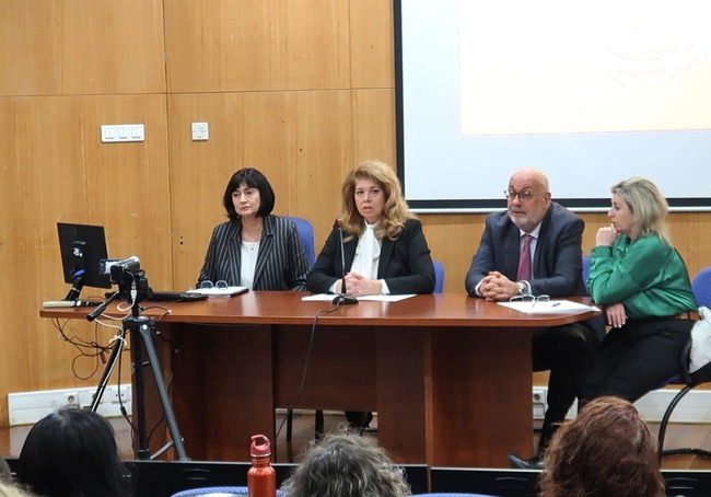 Вицепрезидентът към учители в български неделни училища: Мисията ви е огромна – да научите българчетата в чужбина да мислят на български и да знаят що е Родина