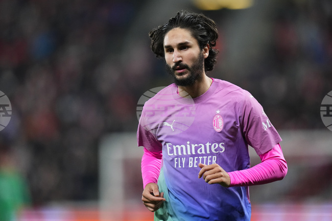 Милан продава полузащитника Ясин Адли в Саудитска Арабия