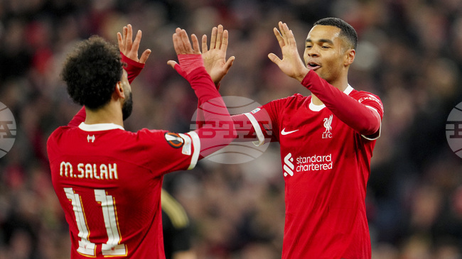 Арне Слот и Мохамед Салах ще говорят днес за бъдещето на нападателя в Ливърпул, Коди Гакпо няма да играе няколко седмици