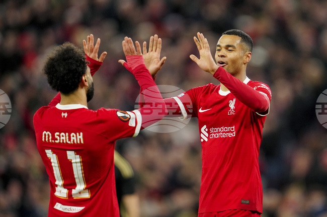 Арне Слот и Мохамед Салах ще говорят днес за бъдещето на нападателя в Ливърпул, Коди Гакпо няма да играе няколко седмици