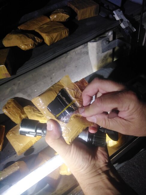 Контрабандни златни и сребърни накити в тайник на автобус откриха митническите служители на МП Капитан Андреево