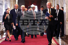 Президент - служебно правителство