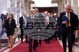 Президент - служебно правителство