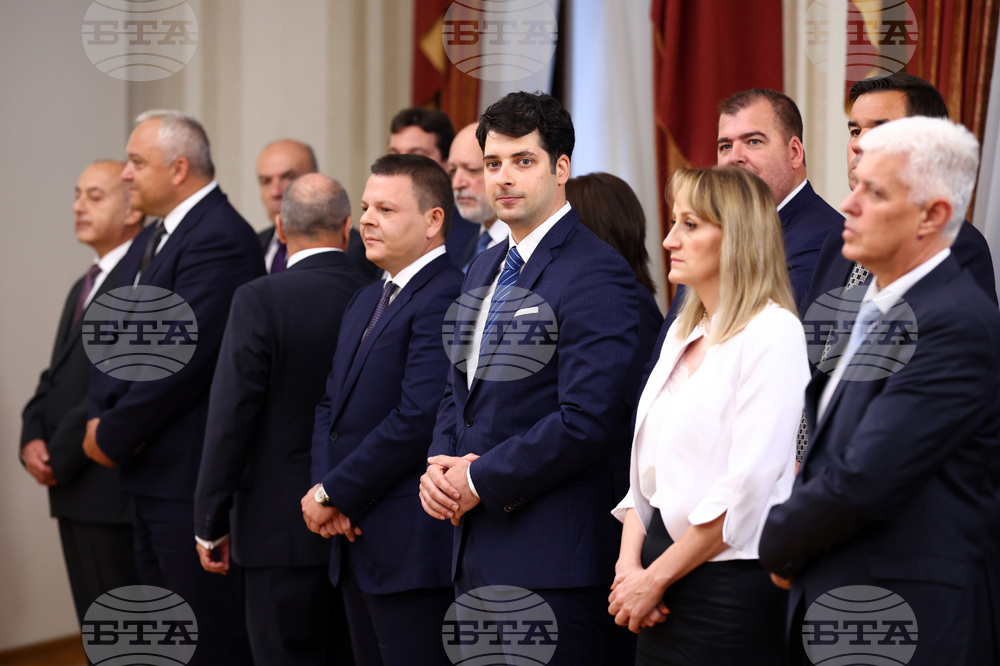 Президент - служебно правителство