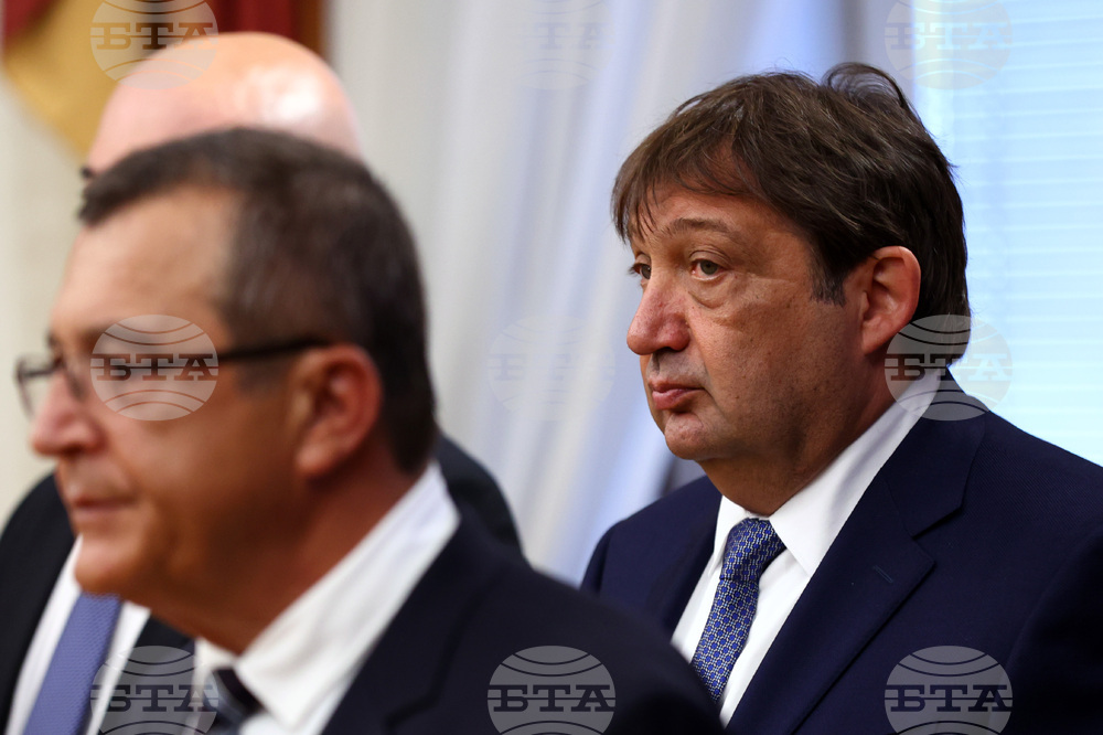 Президент - служебно правителство