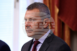 Президент - служебно правителство