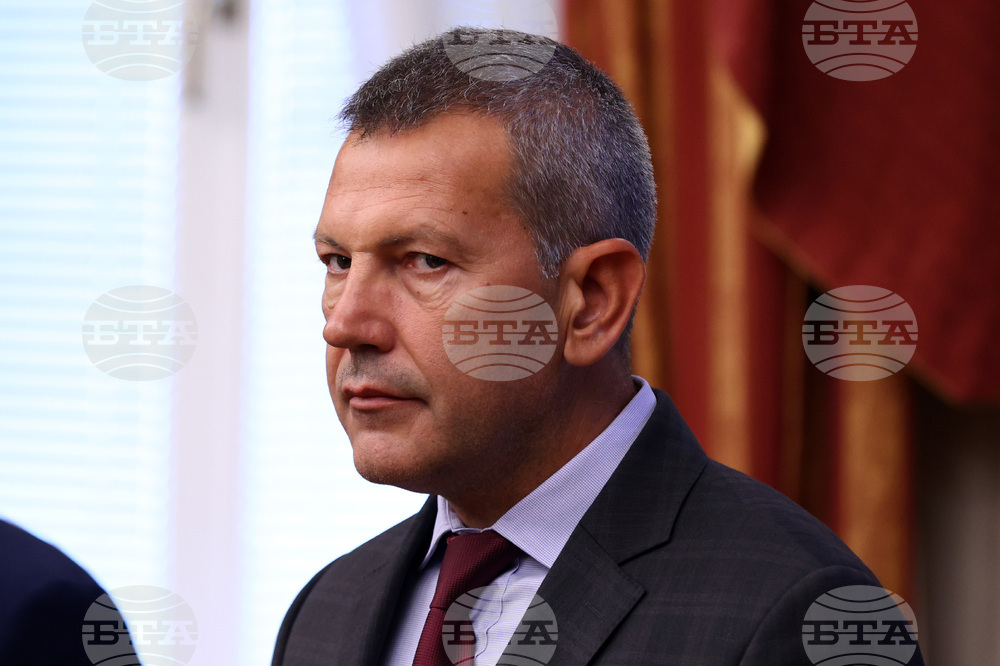 Президент - служебно правителство