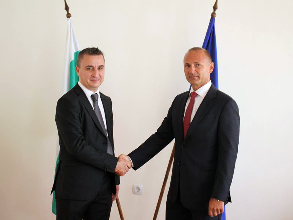 Министър Николов предаде поста на своя наследник Росен Христов