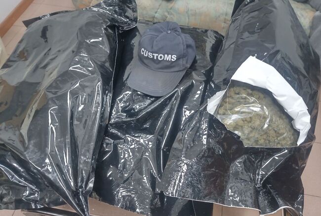 Агенция „Митници“: Близо 11,5 кг марихуана задържаха митническите инспектори в района на Дунав мост при Видин