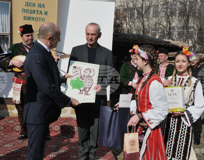 Сунгурларе - Трифон Зарезан - лозя - зарязване