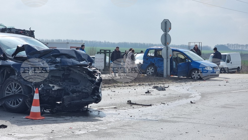 Отнето предимство е причината за катастрофата с трима пострадали на изхода на Добрич към Варна