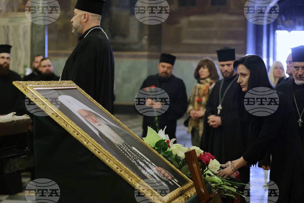 Катедрала „Св. Александър Невски“ - патриарх - поклонение - Мария Габриел