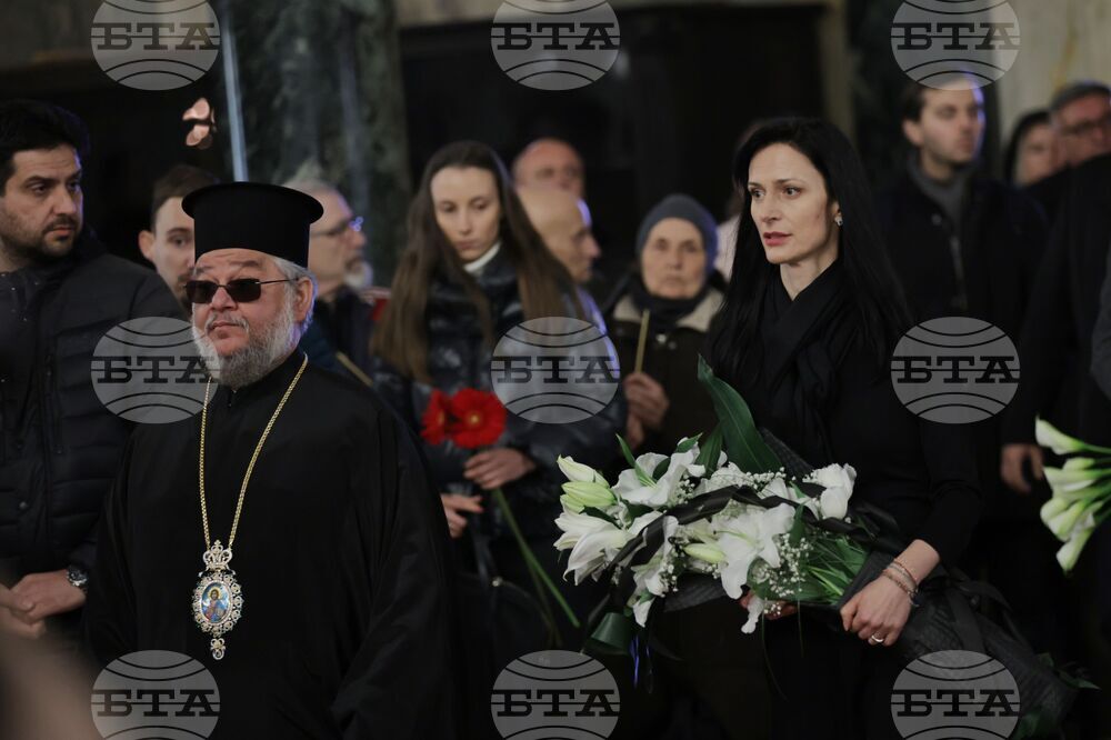 Катедрала „Св. Александър Невски“ - патриарх - поклонение - Мария Габриел