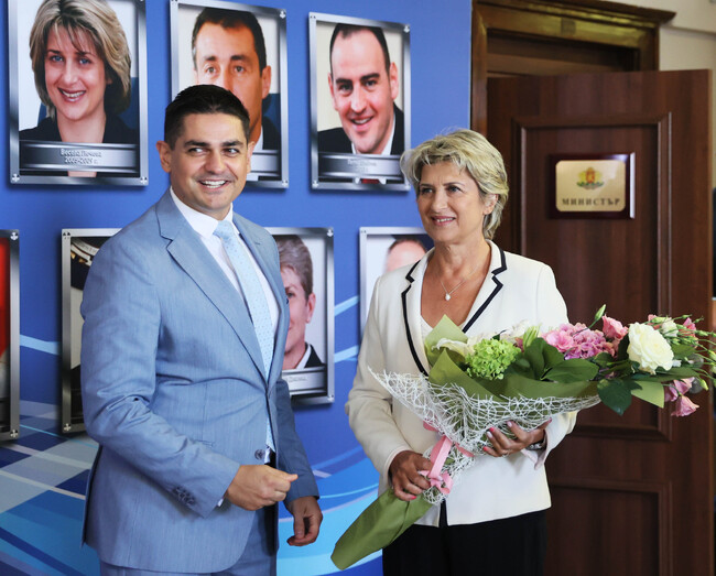 Весела Лечева встъпи в длъжност като министър на младежта и спорта