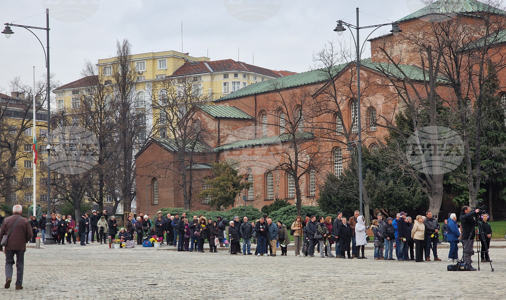 Bulgarians Pay Last Respects to Bulgarian Patriarch Neophyte