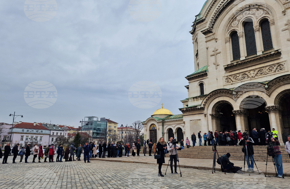Bulgarians Pay Last Respects to Bulgarian Patriarch Neophyte