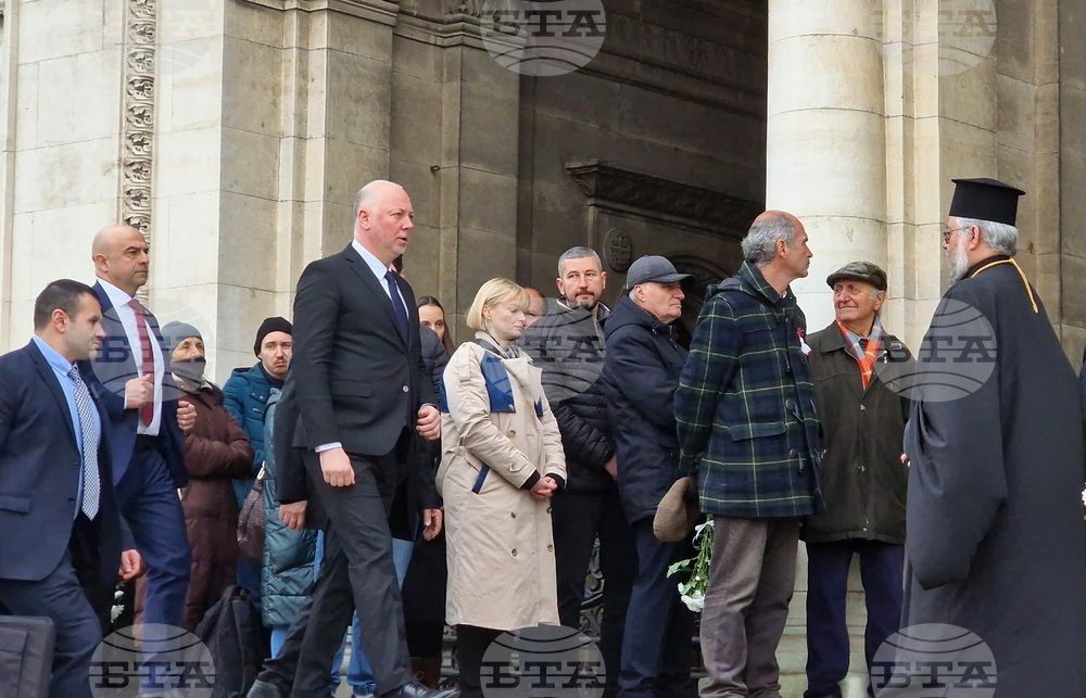 Bulgarians Pay Last Respects to Bulgarian Patriarch Neophyte